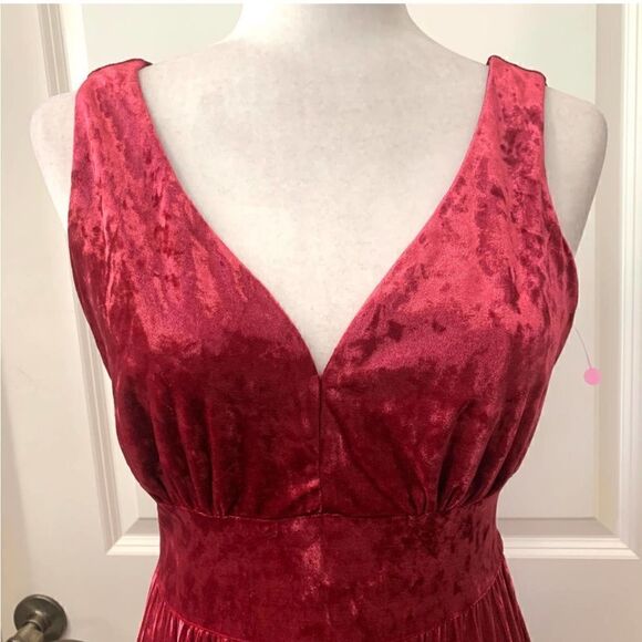 Modcloth Splendorous Spree Velvet Dress in Wine - Picture 7 of 16